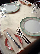 Dine in the friendly restaurant Montmirel