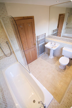 self catering scotland - lodge bathroom
